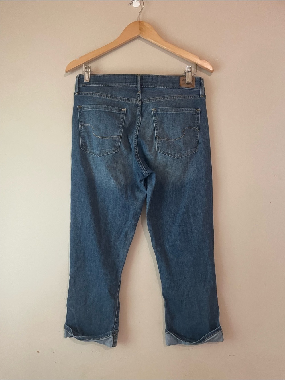 Levi Signature | Mid Rise Capris - Picture 7 of 10